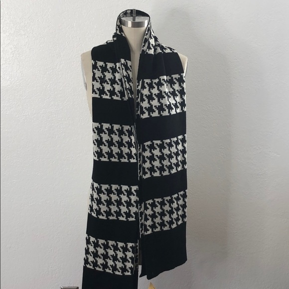 New Saks Fifth Avenue houndstooth fashion scarf - Picture 1 of 5